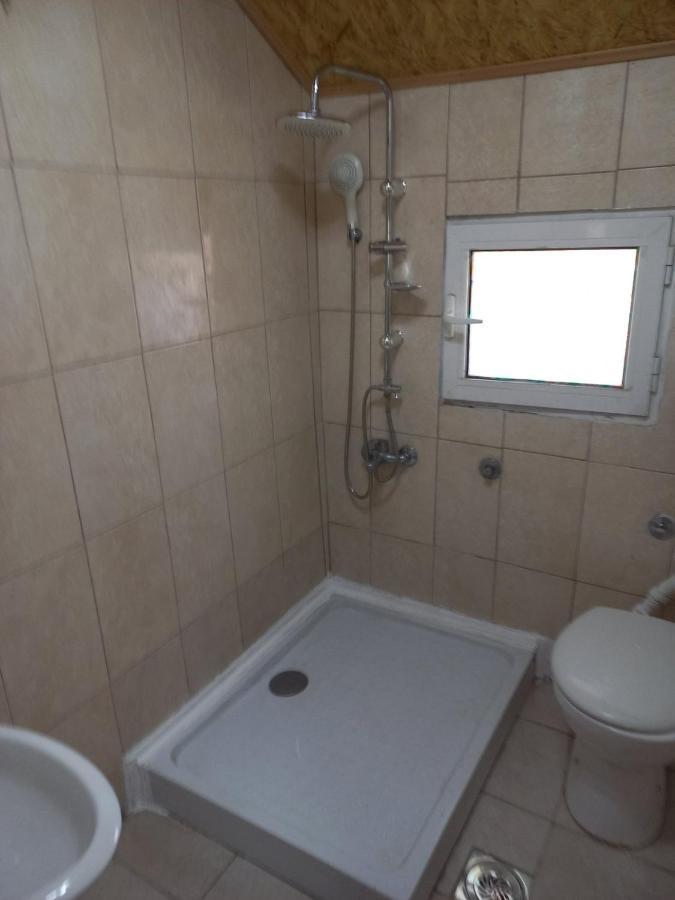Traveler'S Rest - Near Podgorica Airport Hostel Mitrovici  Exterior photo