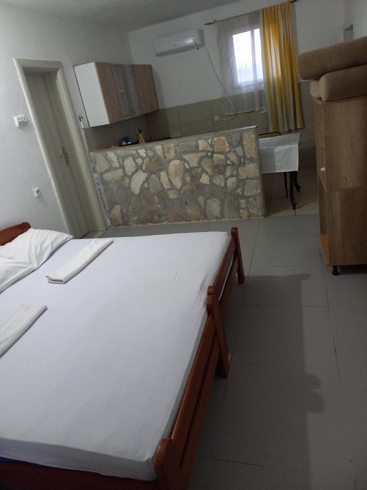 Traveler'S Rest - Near Podgorica Airport Hostel Mitrovici  Exterior photo
