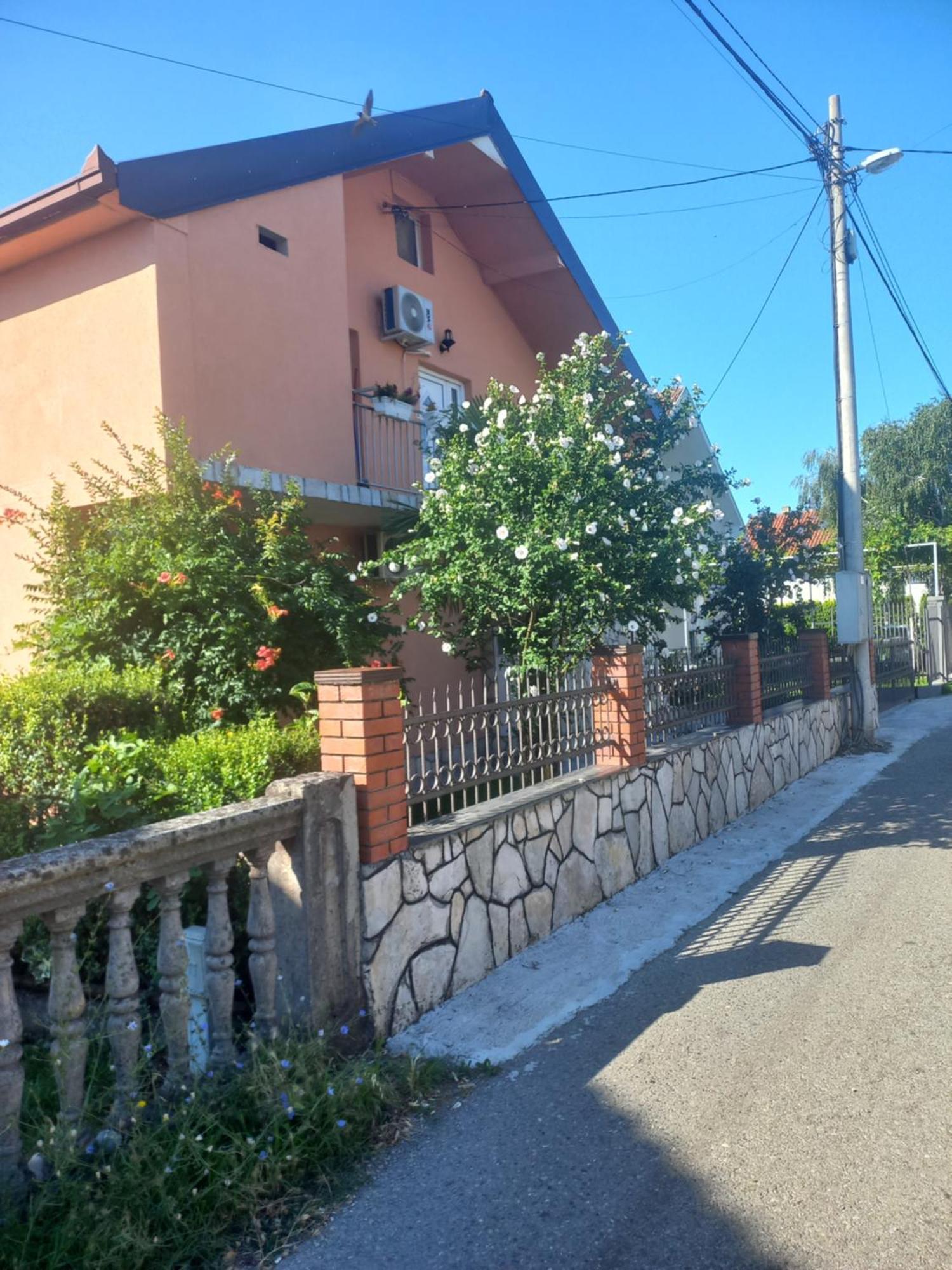 Traveler'S Rest - Near Podgorica Airport Hostel Mitrovici  Room photo